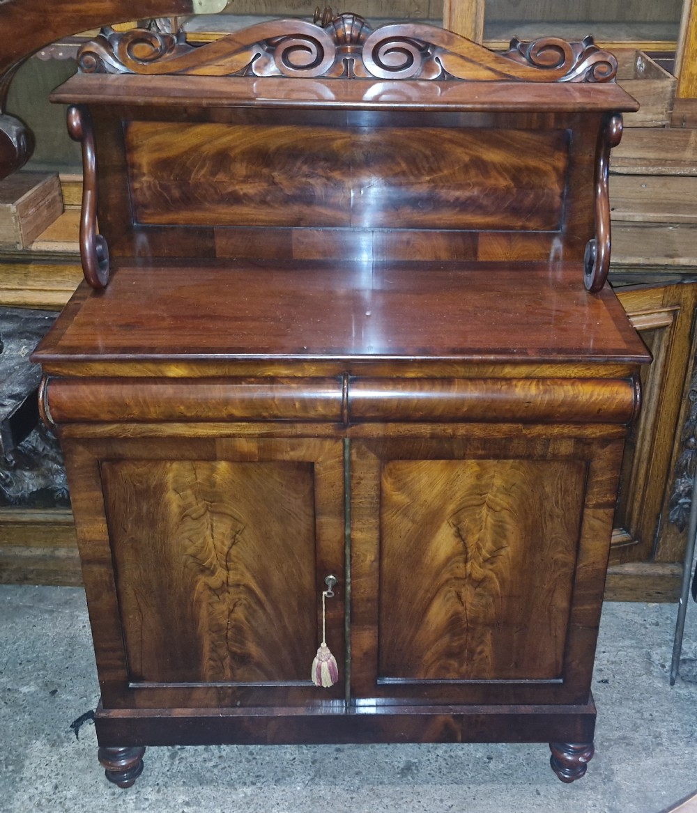 Regency mahogany side cabinet. 