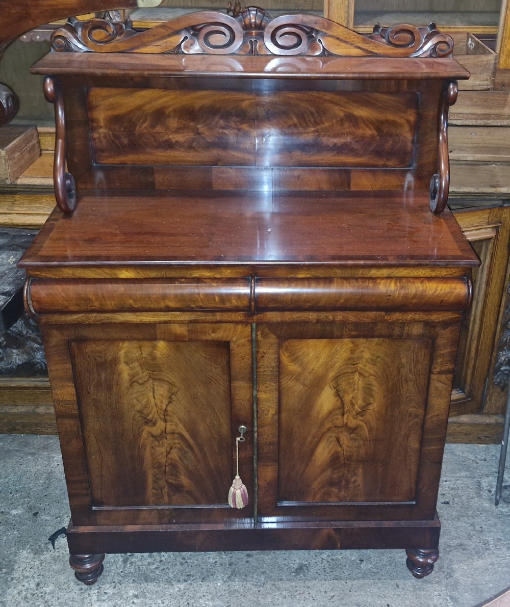 Regency mahogany side cabinet. 