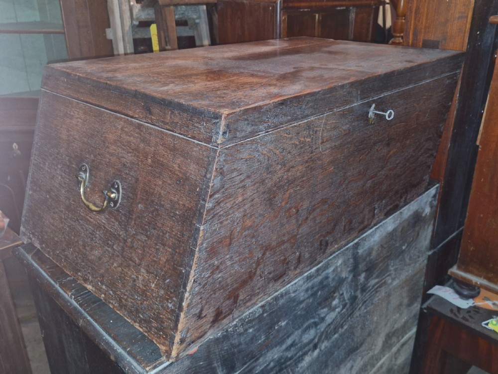 Rare Regency oak coaching trunk - great coffee table.  View II