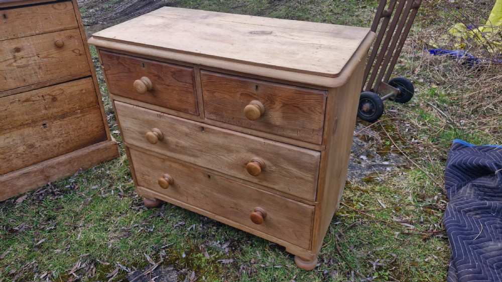 Small Victorian pine chest of drawers.  View V