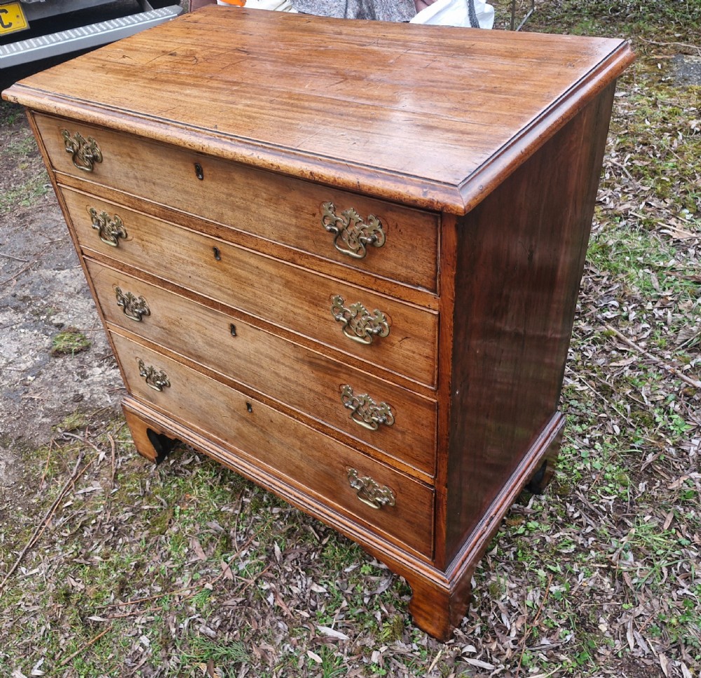 Late Georgian mahogany chest of 4 drawers. 