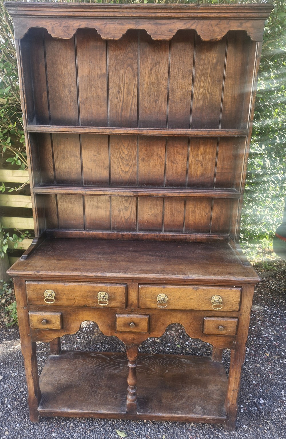 Dinky little Ipswich oak dresser. 