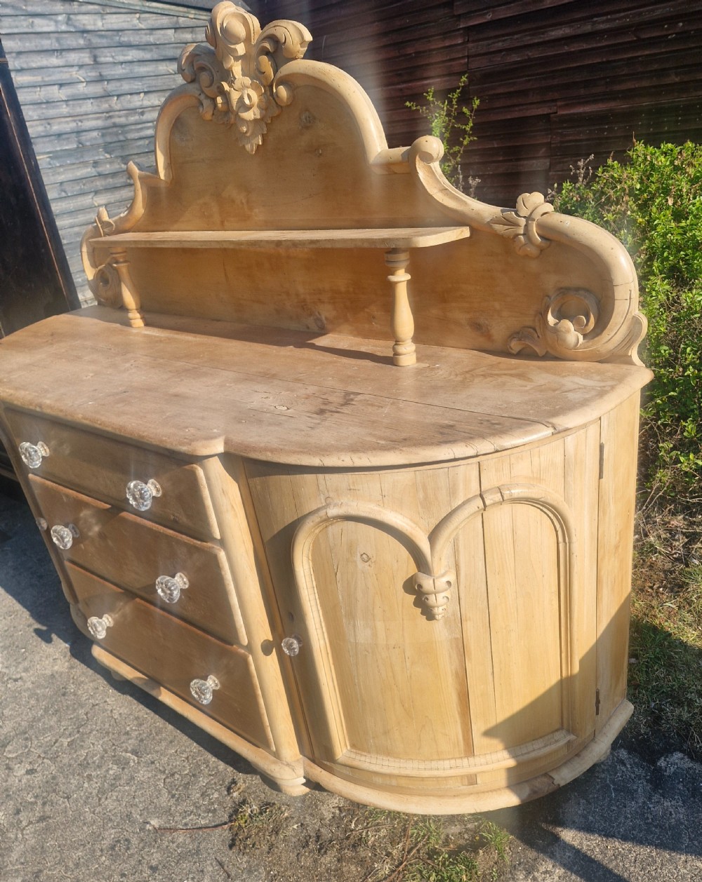 Large 19th century pine kitchen dresser.  View VIII