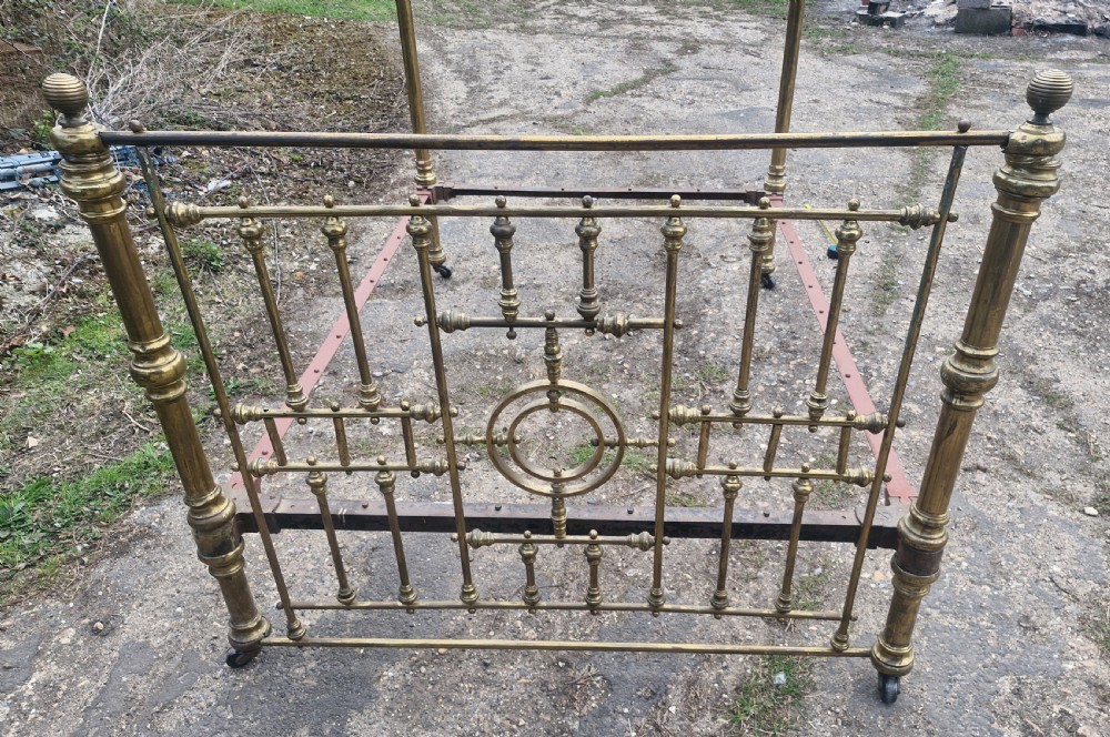 Victorian double brass bed frame and irons. View VIII