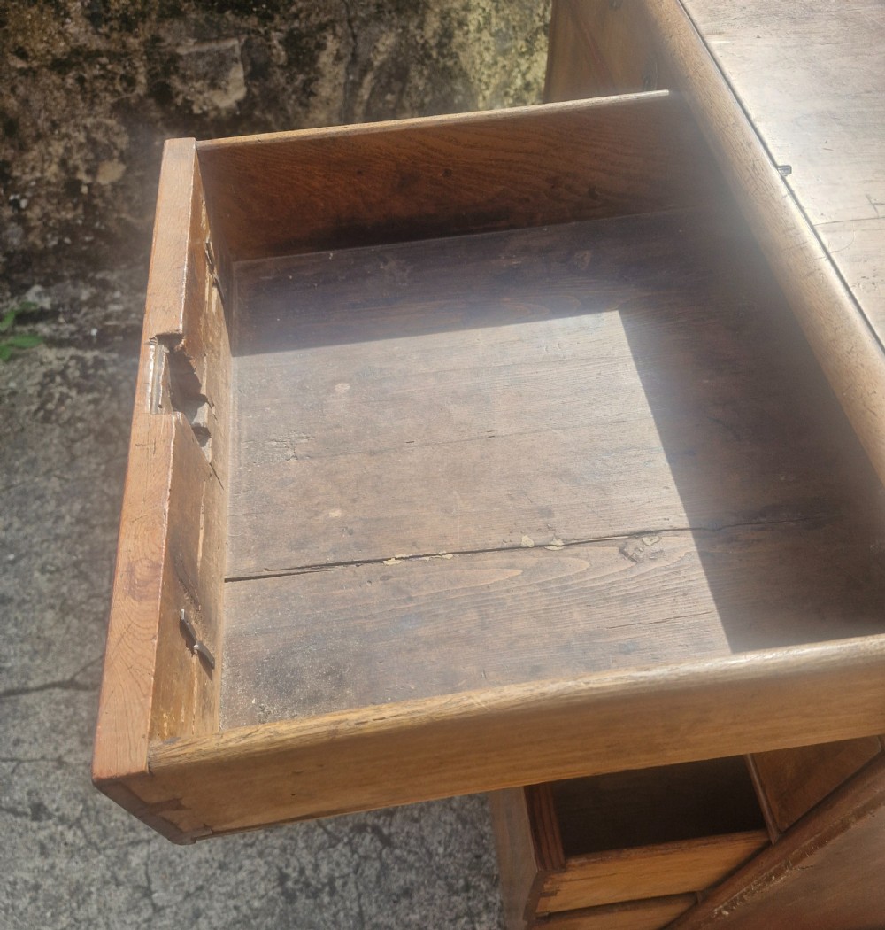 George 2nd 18th century walnut chest of drawers.  View VII