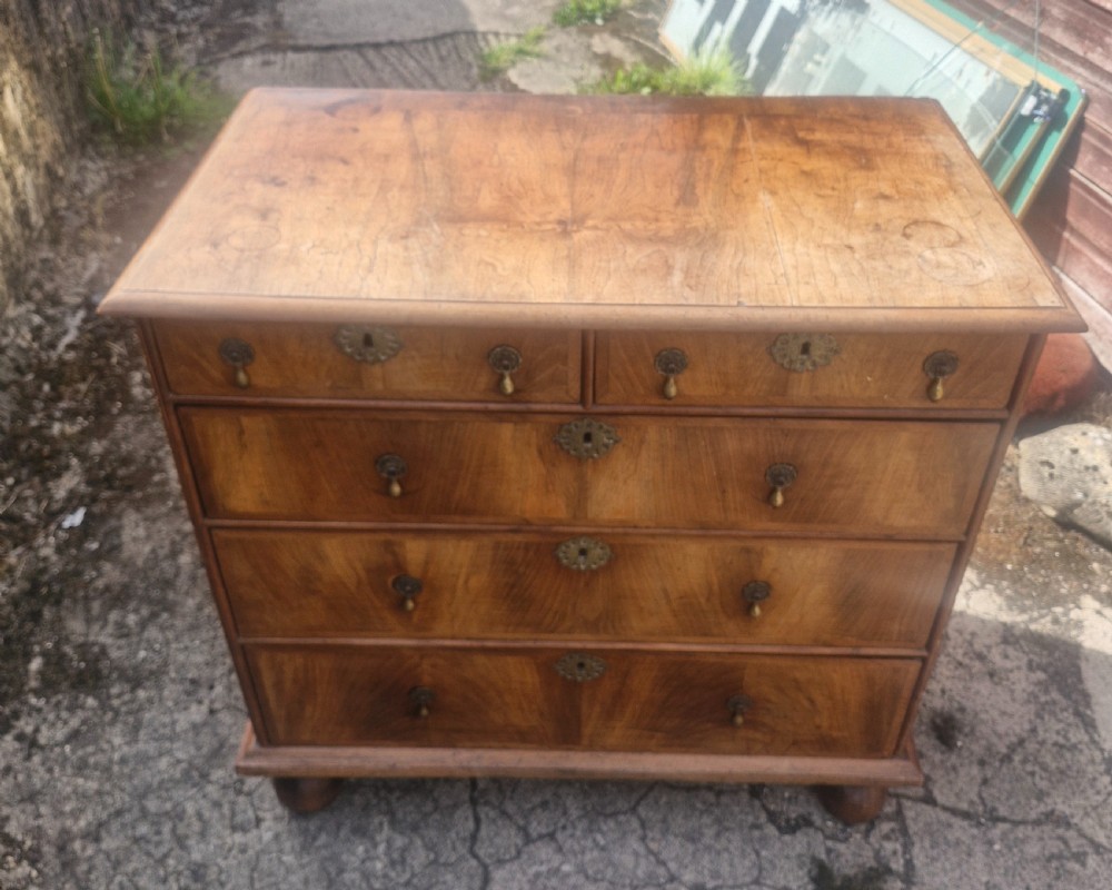 George 2nd 18th century walnut chest of drawers.  View XI