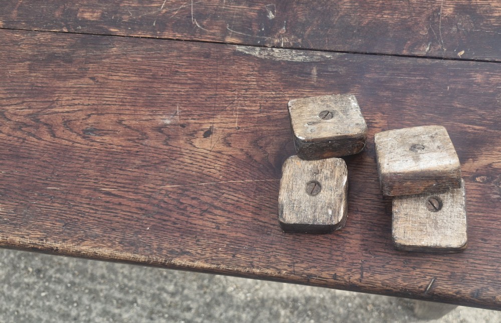 Good late Georgian oak farmhouse kitchen dining table.  View XIX
