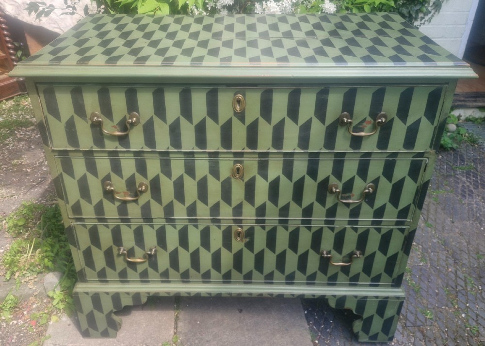 Antique painted chest of 3 drawers. 