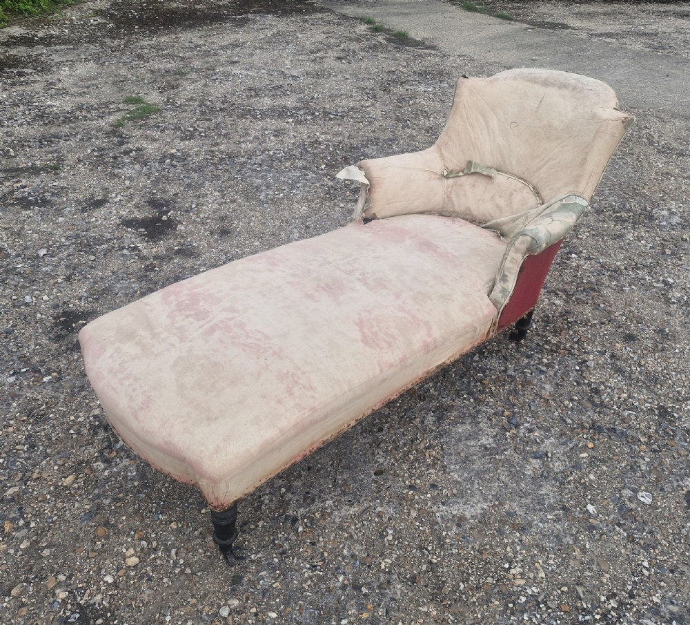 Upholstered French day bed View V