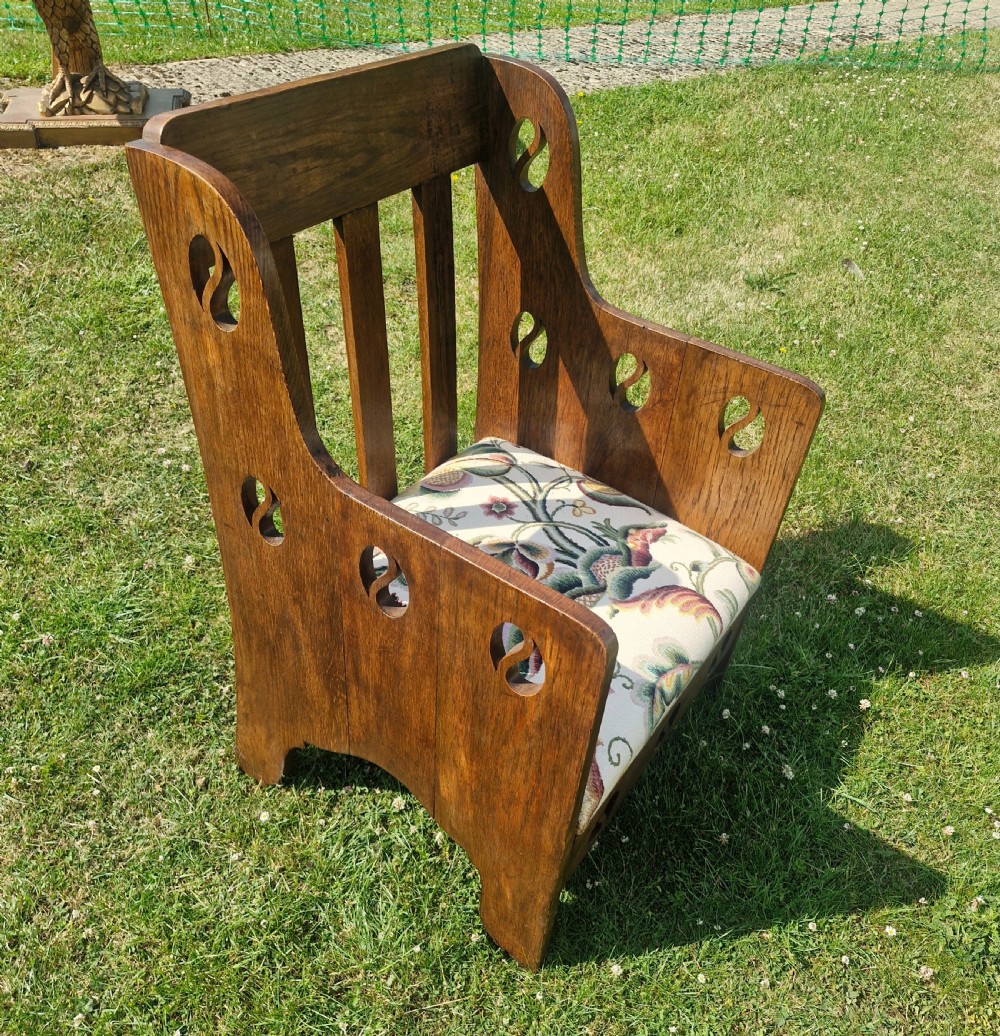 Oak Goodyer's arts and crafts armchair. 