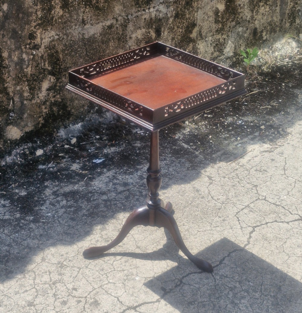 Edwardian mahogany kettle stand. 