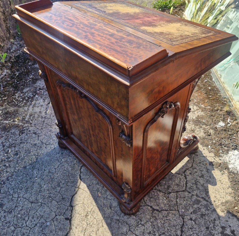 Large good quality Victorian davenport.  View V