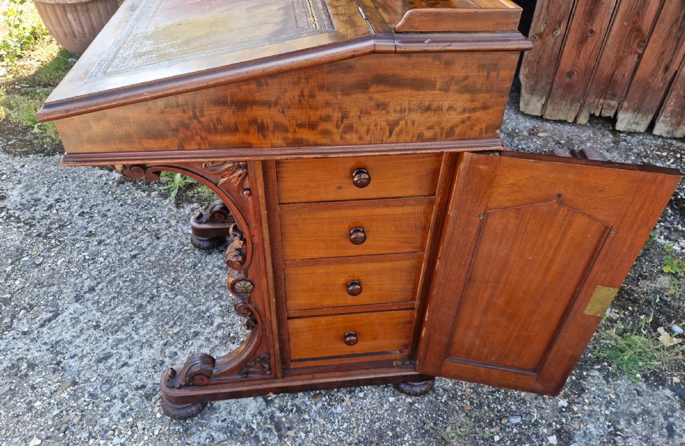 Large good quality Victorian davenport.  View VII