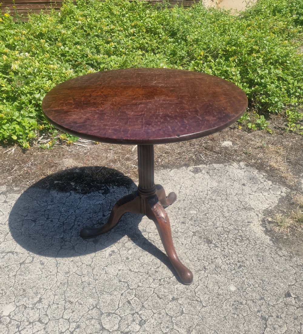 Georgian fiddle back mahogany  tripod pedestal table. 