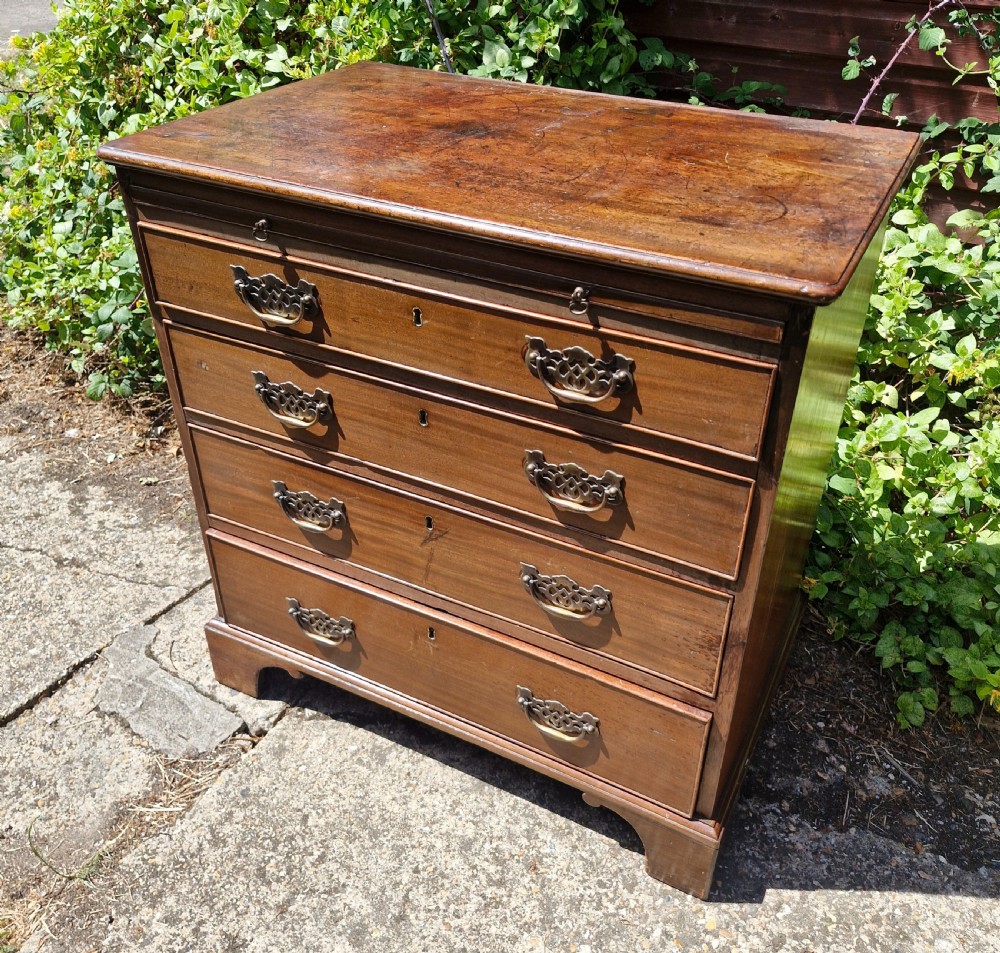 18th century chest of drawers with slide. View II