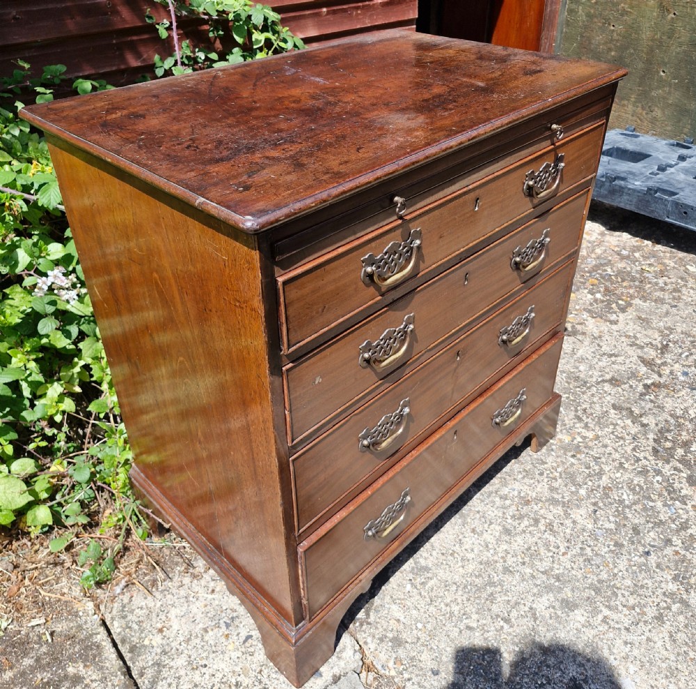 18th century chest of drawers with slide. View IV