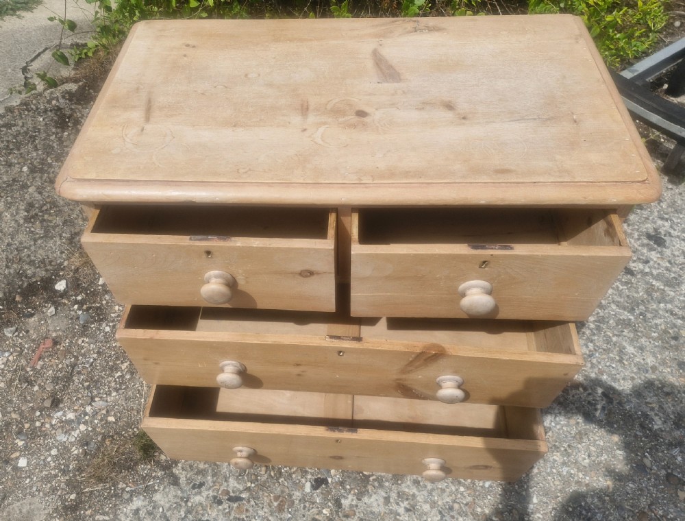 Small Victorian pine chest of drawers.  View II