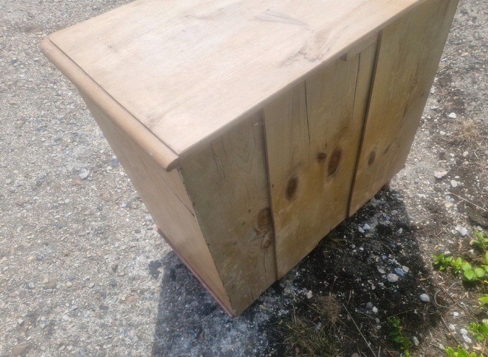 Small Victorian pine chest of drawers.  View III