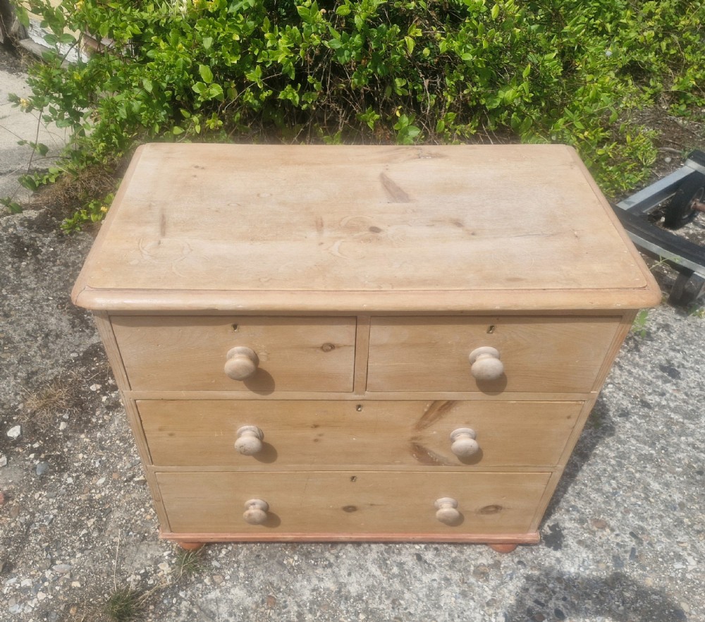 Small Victorian pine chest of drawers.  View V