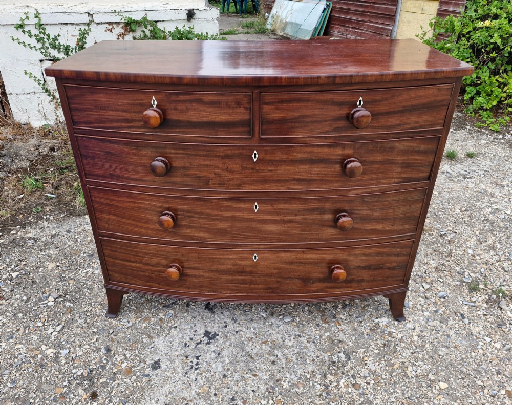 Good quality early 19th century mahogany bow front chest of drawers. 