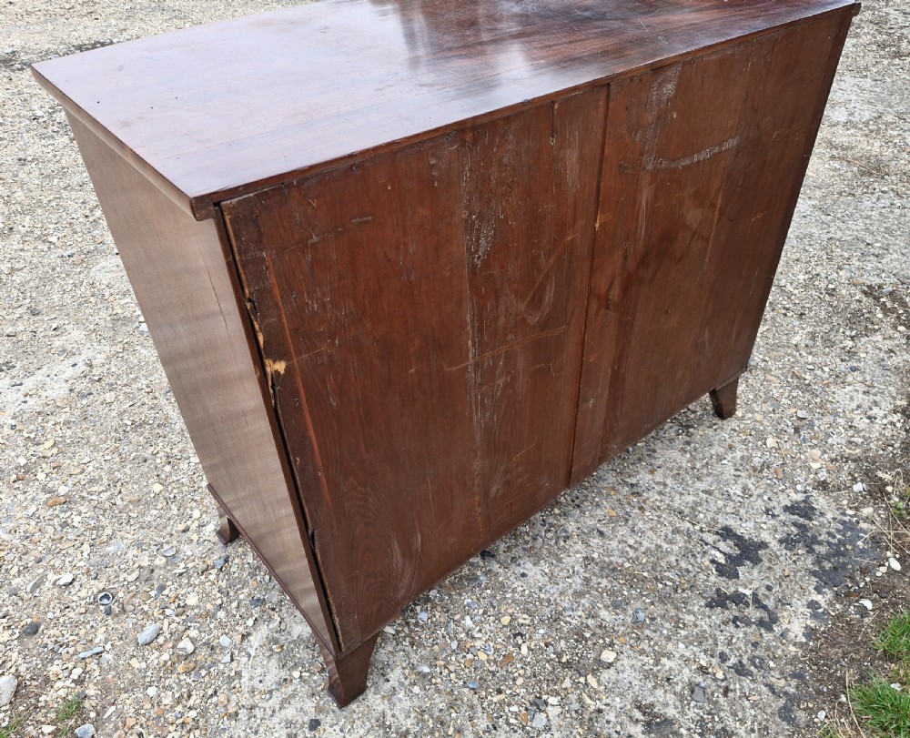 Good quality early 19th century mahogany bow front chest of drawers.  View III