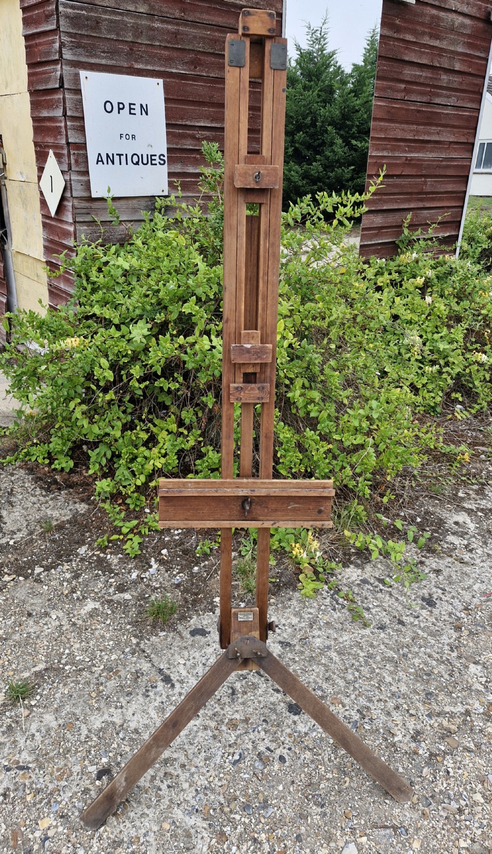 Windsor and Newton fully adjustable picture painting easel.