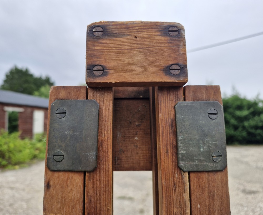 Windsor and Newton fully adjustable picture painting easel. View VIII