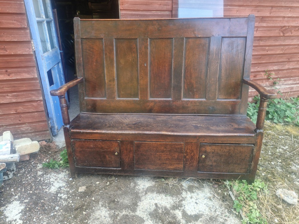 Georgian panelled oak Tavern settle. 