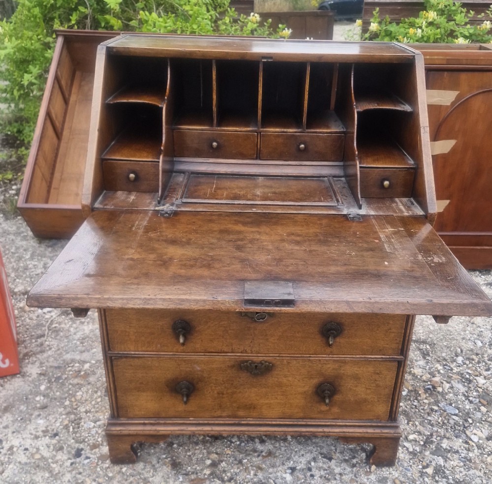 Small oak Queen Anne style bureau.  View VIII