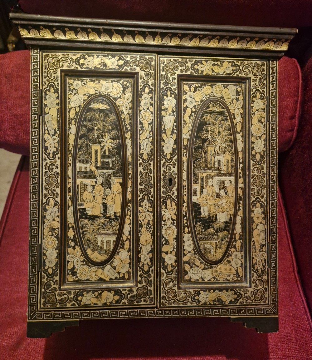 Chinese lacquered table top jewellery cabinet. 