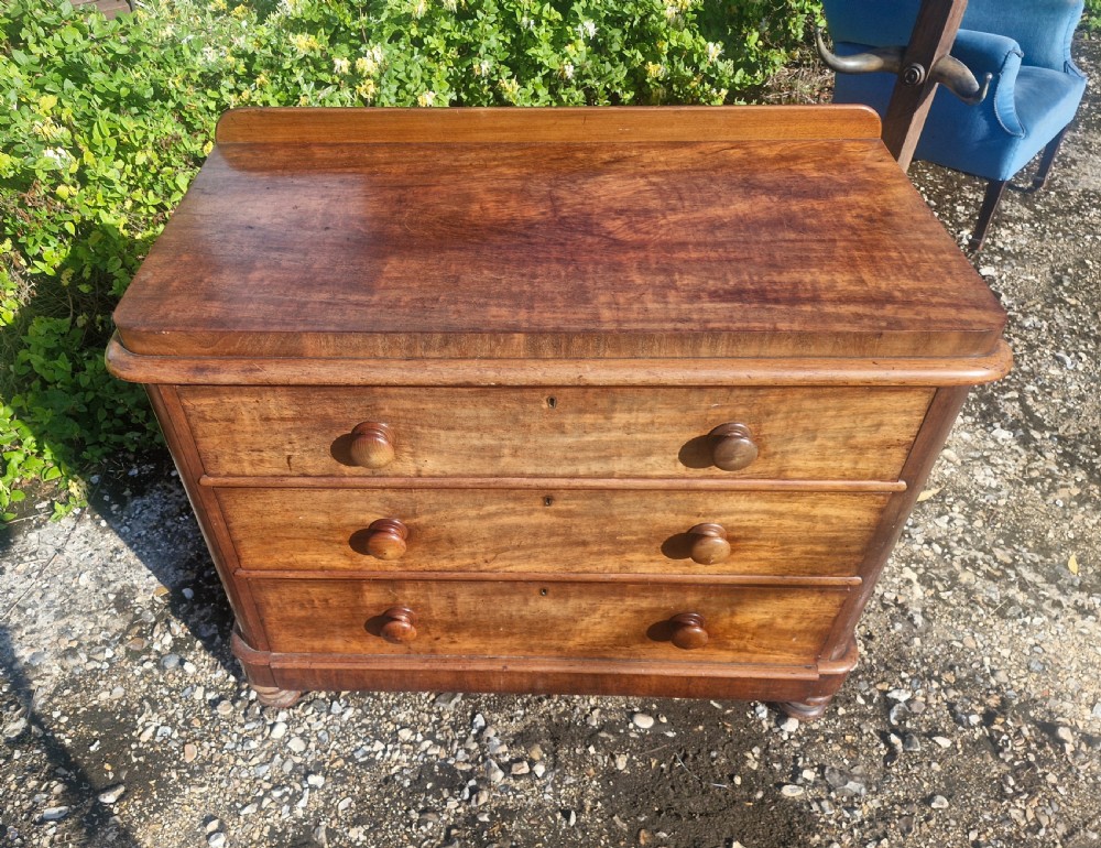 Good Victorian mahogany chest of drawers  View II