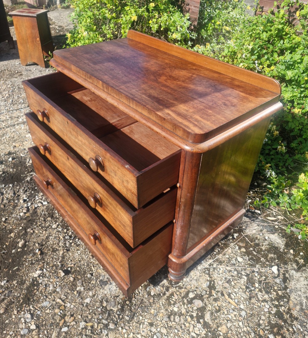 Good Victorian mahogany chest of drawers  View V