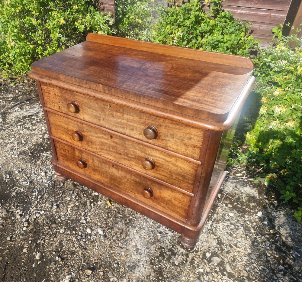 Good Victorian mahogany chest of drawers  View VII