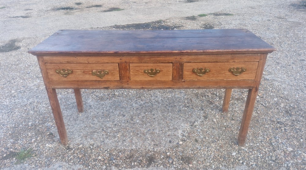 Early 19th century pine 3 drawer dresser base. 