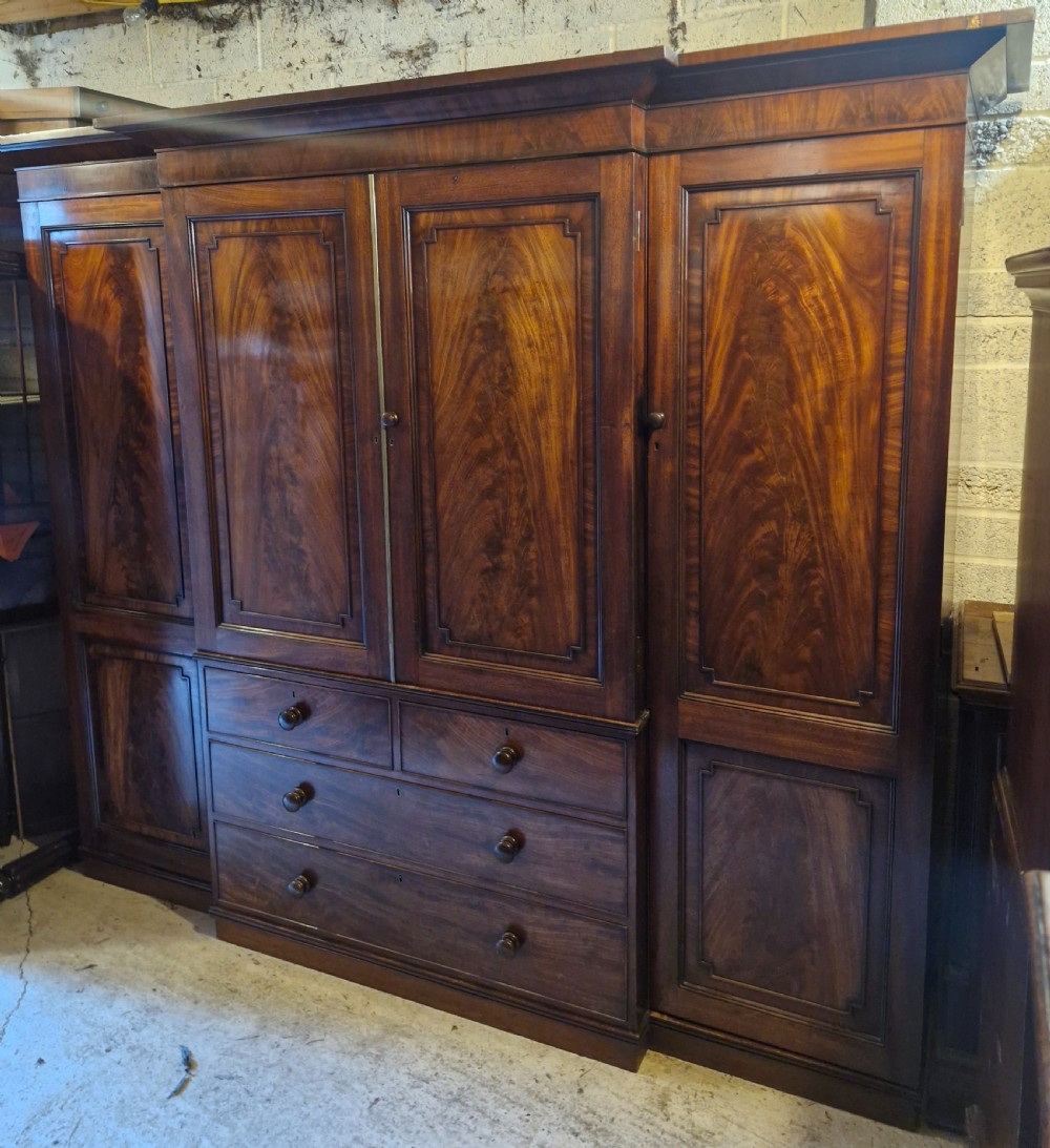Good Regency mahogany breakfront front wardrobe. 