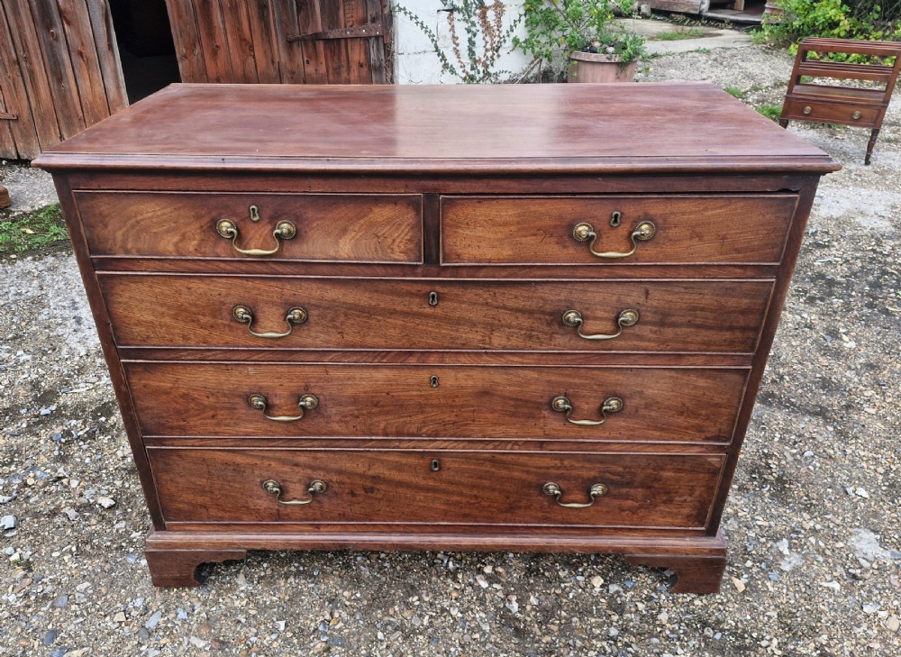 Georgian mahogany chest of drawers. 