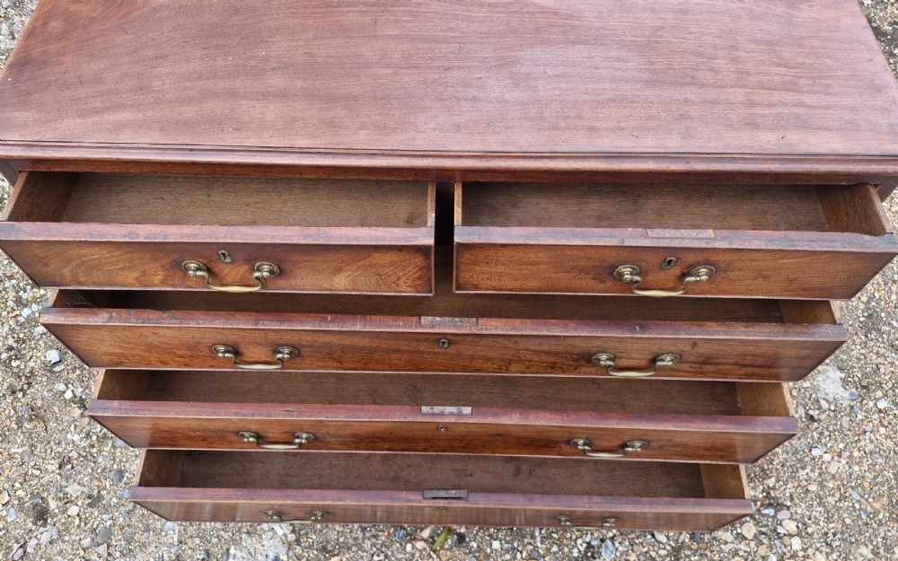 Georgian mahogany chest of drawers.  View IV