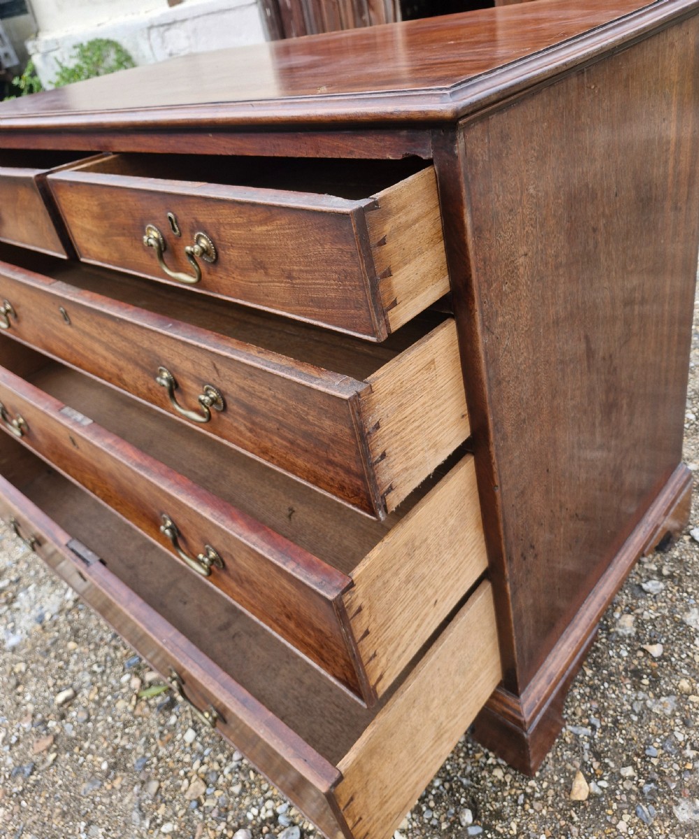 Georgian mahogany chest of drawers.  View VI