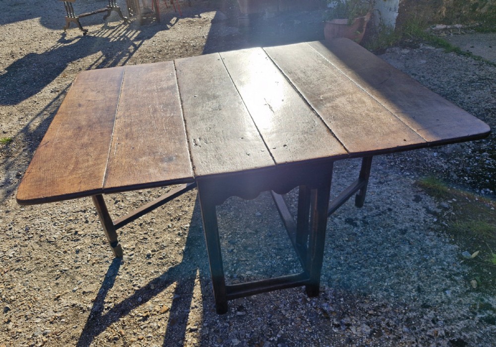 18th century oak Westmoreland Gate Leg kitchen dining table.  View II