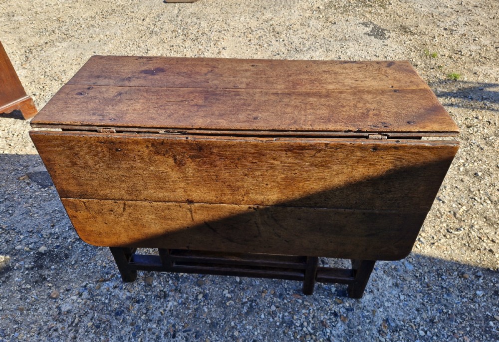 18th century oak Westmoreland Gate Leg kitchen dining table.  View XII
