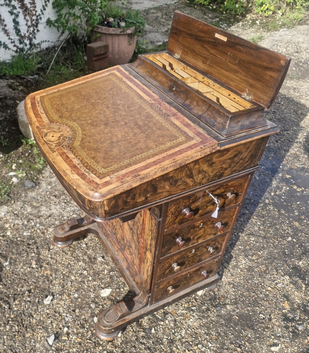 Victorian 4 drawer walnut Davenport. 
