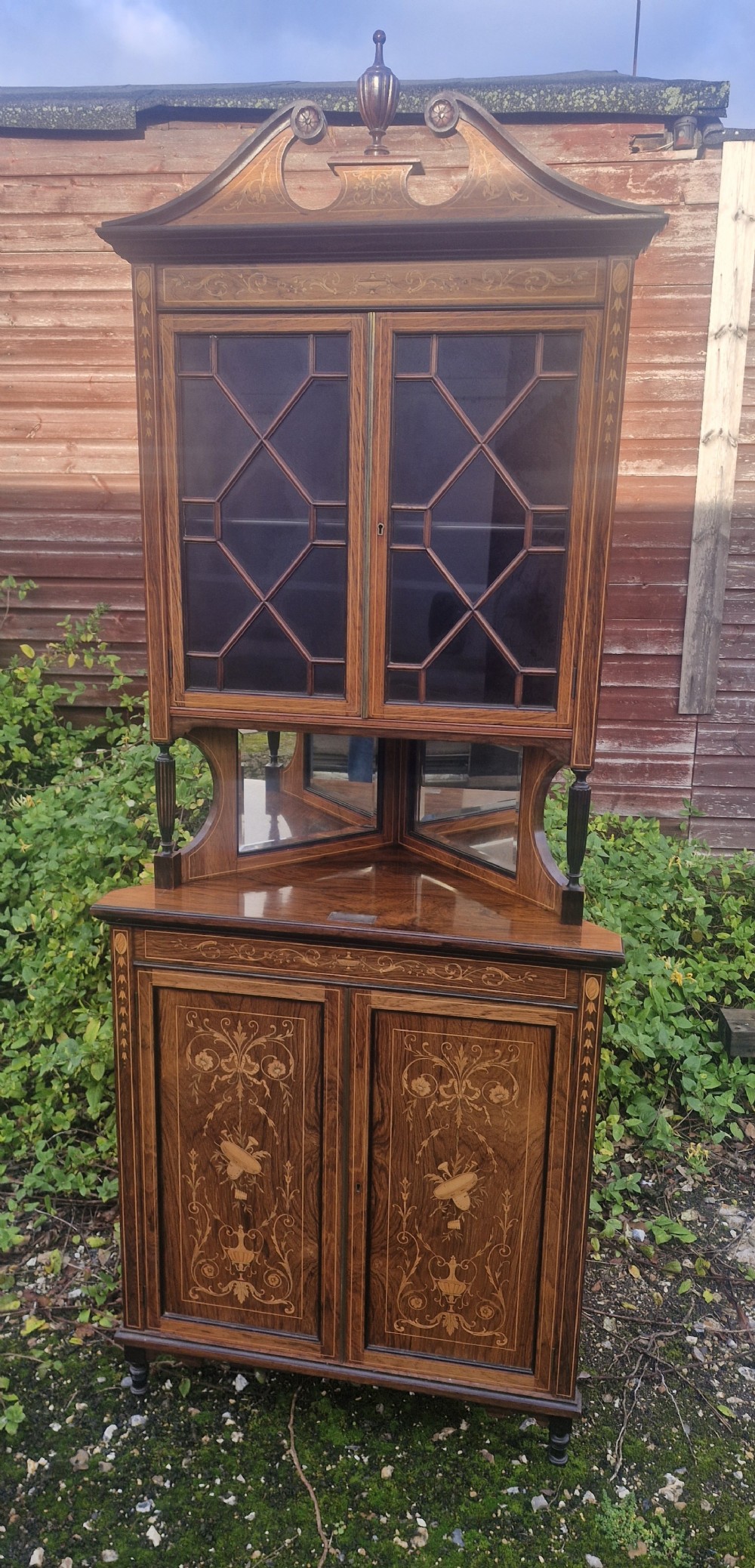 Good quality late Victorian inlaid rosewood corner cabinet. 