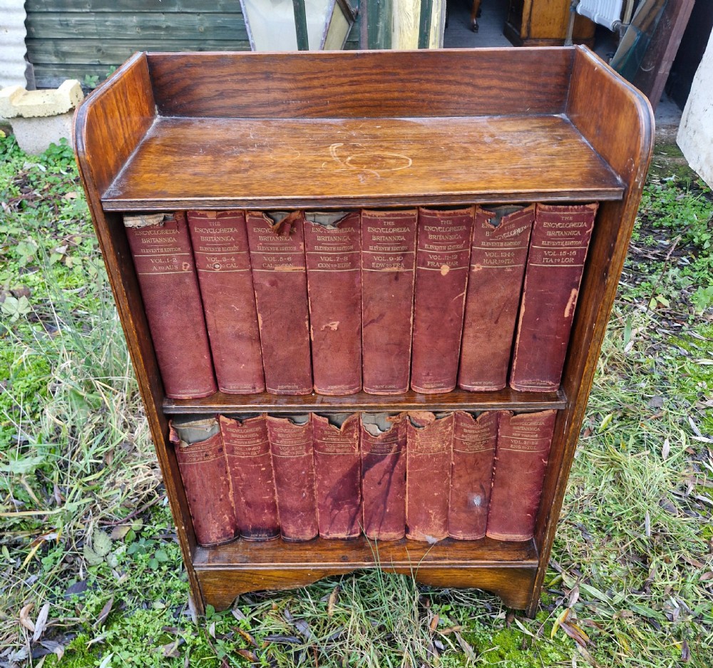 Set of Encyclopedia Britannica  - 1910 1911 in original bookcase.  View V