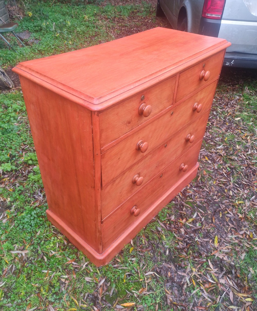 Victorian pine chest of drawers.  View V