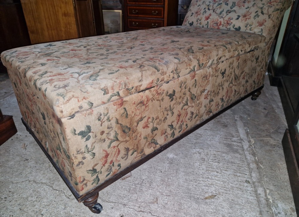 Victorian country house freestanding box ottoman day bed on turned legs and castors  View VIII