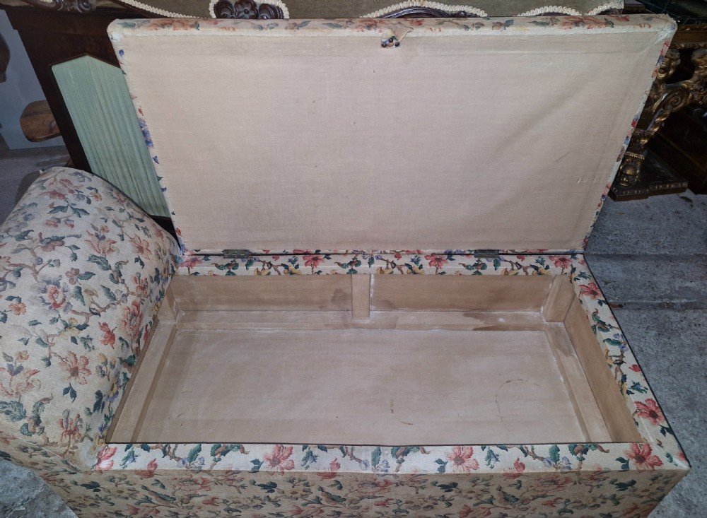 Victorian country house freestanding box ottoman day bed on turned legs and castors  View XI