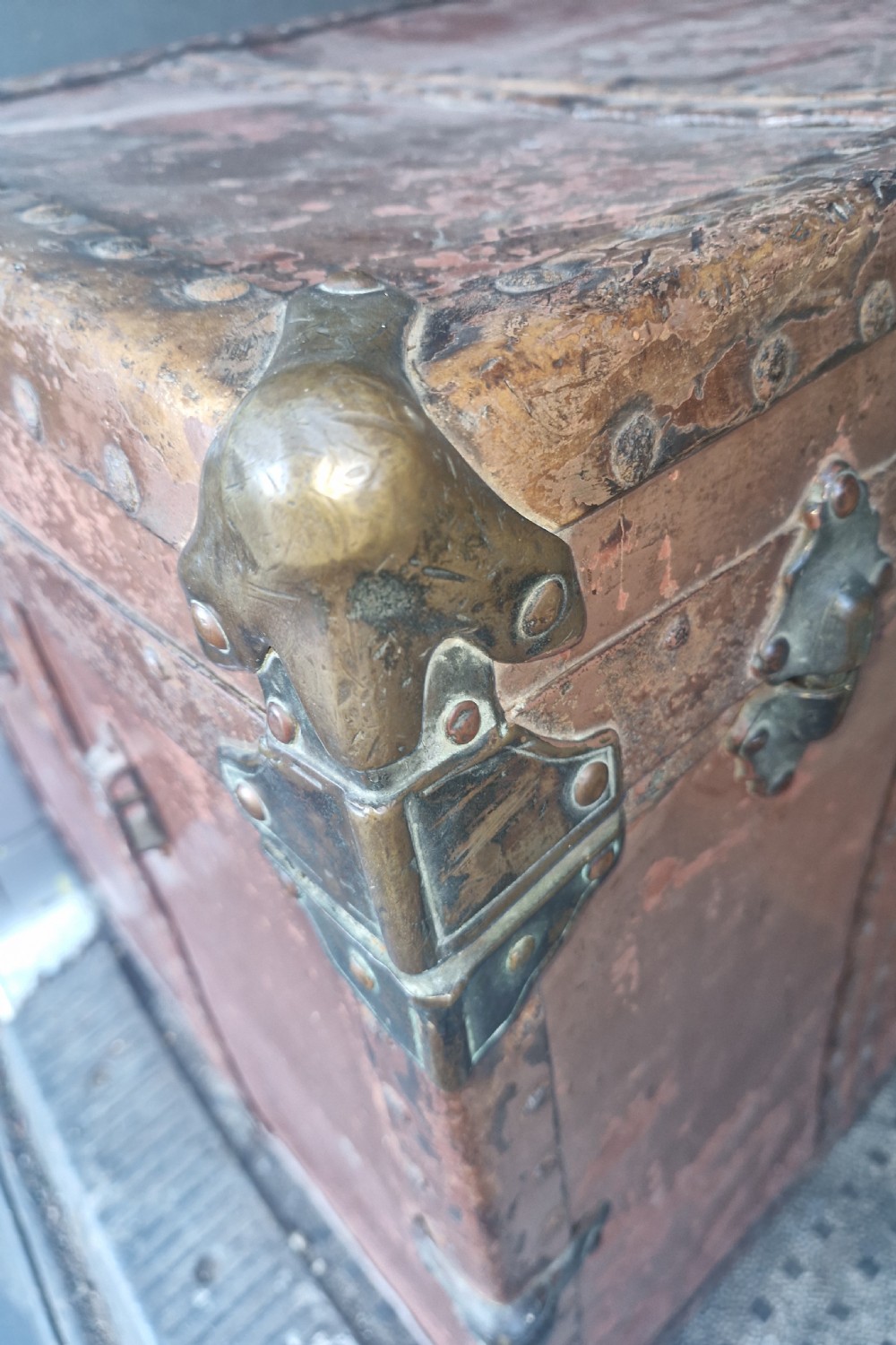 Victorian riveted wood and leather travelling trunk  View XVIII