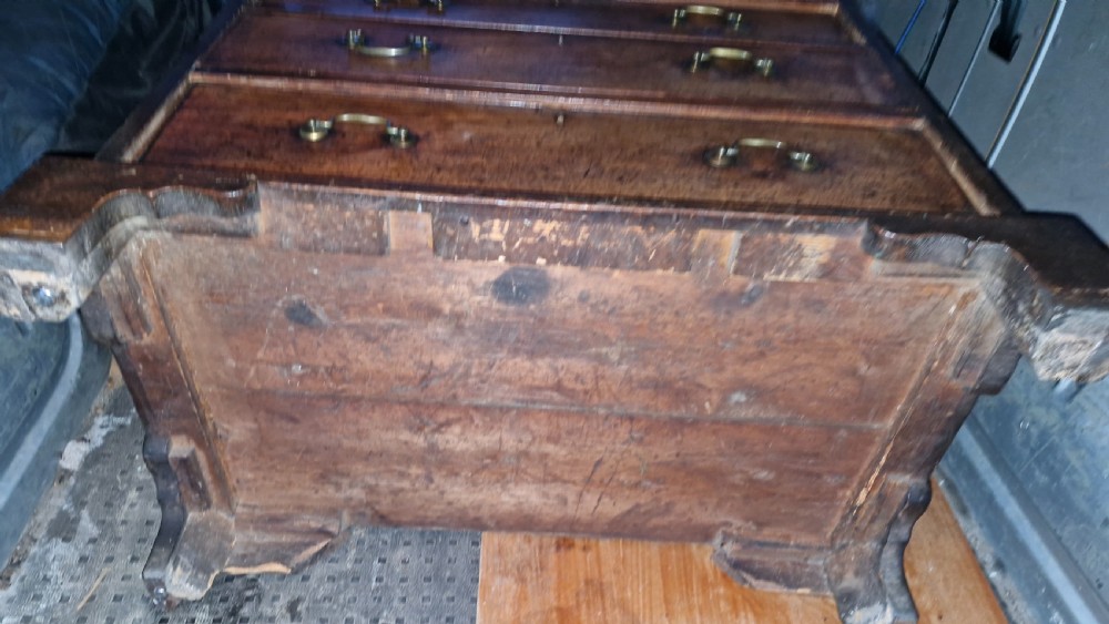 Neat Georgian mahogany chest of drawers of small size. View III