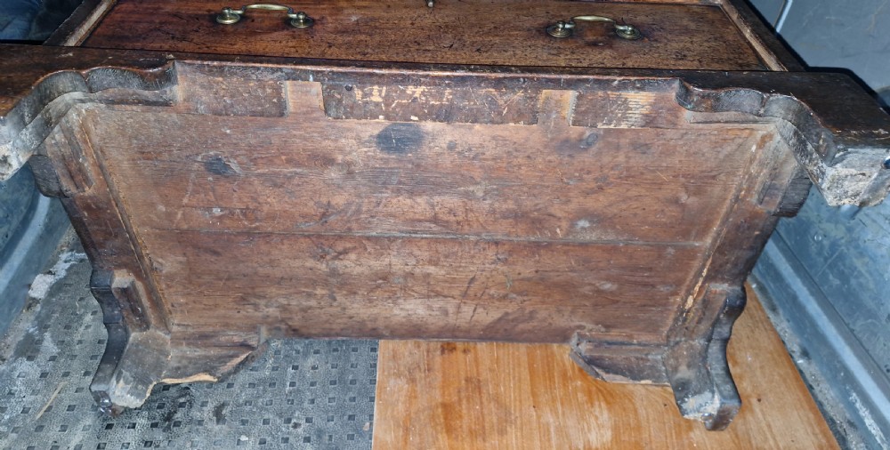 Neat Georgian mahogany chest of drawers of small size. View IV