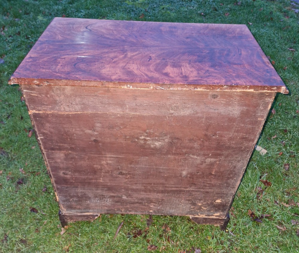 Neat Georgian mahogany chest of drawers of small size. View VI